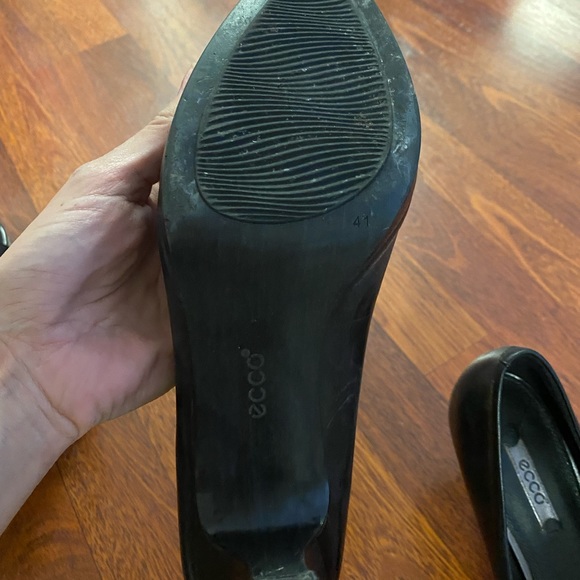 Ecco heels perfect for the office and very modest. I wore them to work maybe 6 x - Picture 4 of 4